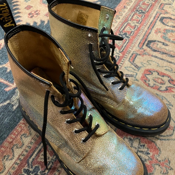 DR DOC MARTENS 1460 RAINBOW RAY Iridescent Leather Combat Boots Size 9 - Picture 2 of 5